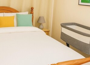 3 bedrooms, iron/ironing board, WiFi, bed sheets