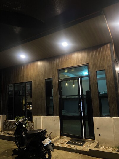 Summers Cozy studio in delightful Digos City with AC