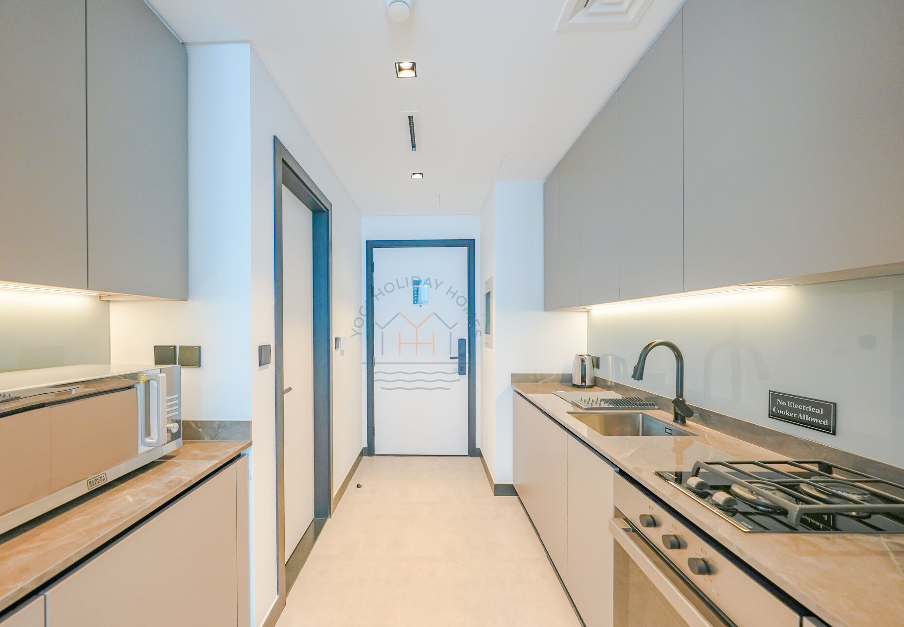 Deluxe Apartment, City View | Private kitchen