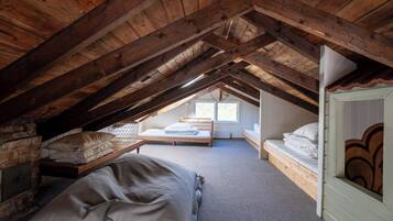 Cabin, 3 Bedrooms, Balcony, Garden View | 3 bedrooms
