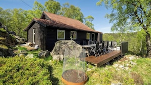 Chalet rustique, 3 chambres, balcon, vue sur le jardin | Restauration en plein air