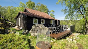 Cabin, 3 Bedrooms, Balcony, Garden View | Outdoor dining