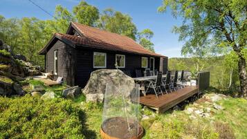 Cabin, 3 Bedrooms, Balcony, Garden View | Outdoor dining