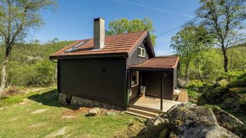 Hytte - 3 soveværelser - balkon - udsigt til have | Udendørsområde