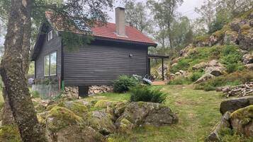 Cabin, 3 Bedrooms, Balcony, Garden View | Property grounds