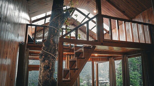 Rumah Pohon, pemandangan gunung | Seprai katun Mesir, seprai premium, dan bantalan ekstra lembut