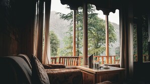 Cottage, 2 Tempat Tidur Double, pemandangan gunung | Makan di kamar