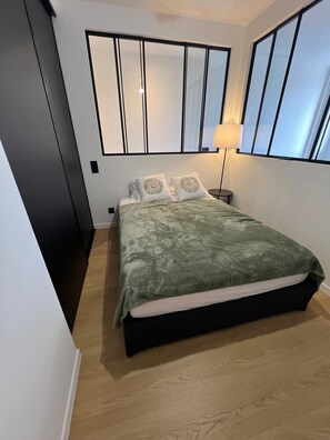 1 chambre, bureau, fer et planche à repasser, Wi-Fi gratuit