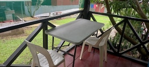 Dormitório compartilhado, 1 quarto, para fumantes, sacada | Sacada