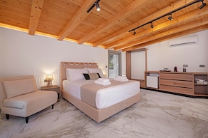 5 habitaciones, insonorización y tabla de planchar con plancha 