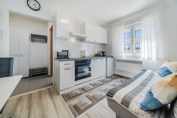 Fridge, microwave, oven, stovetop