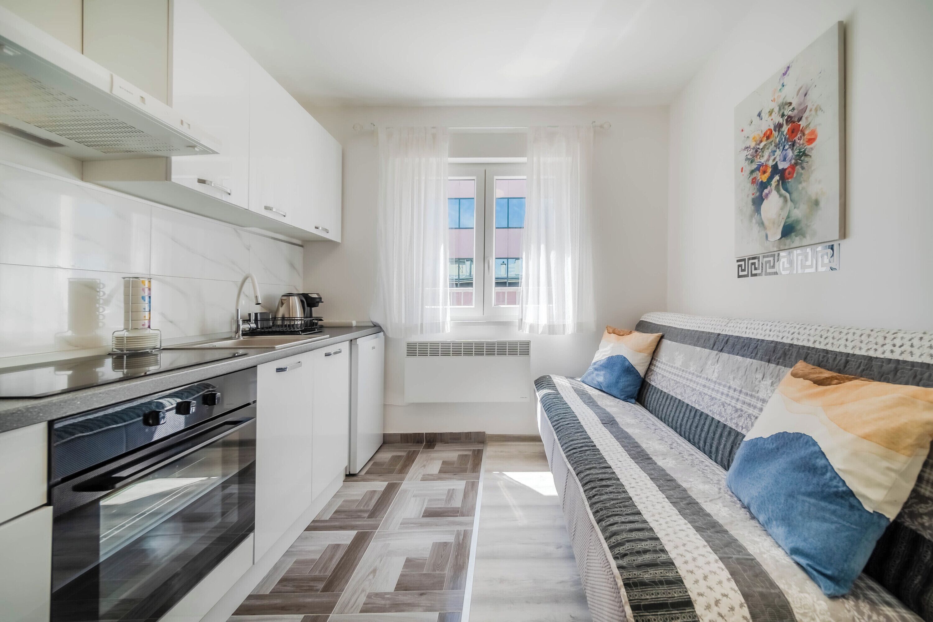 冰箱、微波炉、烤箱、炉灶