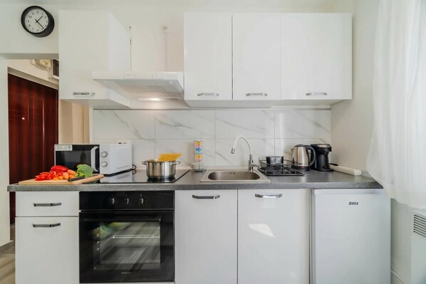 Family Apartment, Multiple Bedrooms (Rooftop Terrace Apartment) | Private kitchen | Fridge, microwave, oven, stovetop - Rooftop Terrace Apartment (Zagreb)