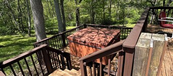 M'Hollow a cozy 2-bedroom cabin in serene Logan with AC, WiFi