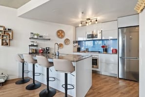 Micro-ondes, four, plaque de cuisson, lave-vaisselle