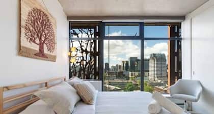 Modern & Stylish 1BR Condo, Vancity!