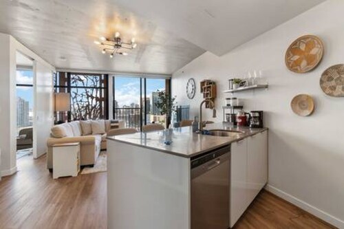 Modern & Stylish 1BR Condo, Vancity!