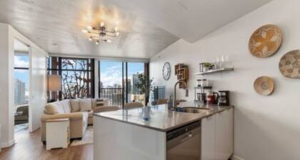 Modern & Stylish 1BR Condo, Vancity!