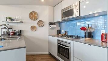 Micro-ondes, four, plaque de cuisson, lave-vaisselle