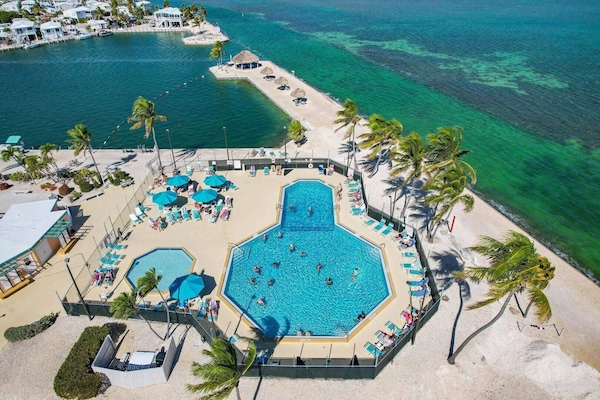 Heated pool and children's pool