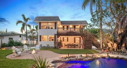 Walk to Gulf: Luxe Luau-themed Gem in Holmes Beach