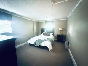 4 soverom, wi-fi (inkludert) og sengetøy