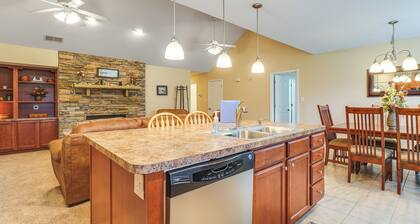 Home 2 Mi to Island in Pigeon Forge!