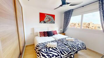 2 bedrooms, iron/ironing board, free WiFi, bed sheets