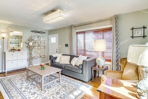 House (2 Bedrooms) | Interior