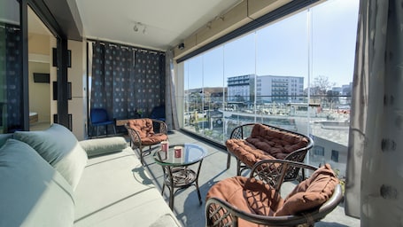 Apartment (216B) | Living area | Flat-screen TV