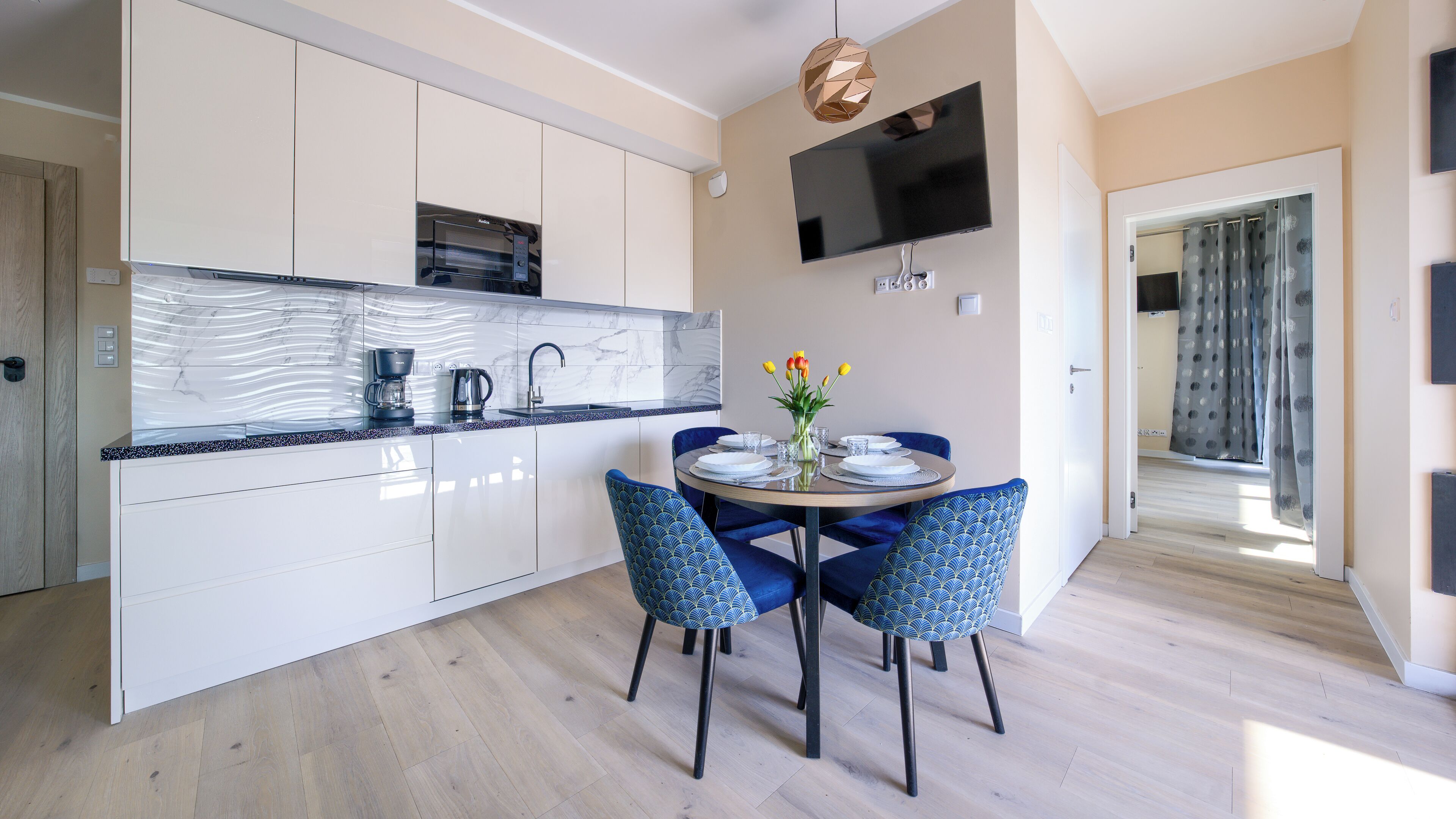 Apartment (216B) | Eigene Küche | Kühlschrank, Herdplatte, Wasserkocher, Kochgeschirr/Geschirr/Besteck