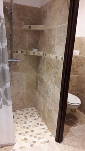 Shower, hair dryer, bidet, towels - Unoverlooked villa guaranteed peace and quiet (Cabasse)