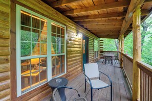 Interior - 4 Mi to Marina: Cozy Log Cabin in Eureka Springs! (Eureka Springs)