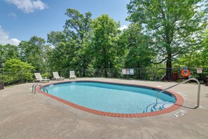 Interior - 4 Mi to Marina: Cozy Log Cabin in Eureka Springs! (Eureka Springs)