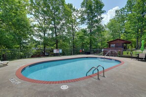 House (1 Bedroom) | Interior - 4 Mi to Marina: Cozy Log Cabin in Eureka Springs! (Eureka Springs)