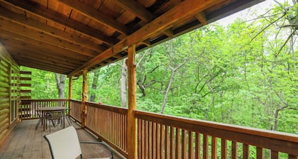 4 Mi to Marina: Cozy Log Cabin in Eureka Springs!
