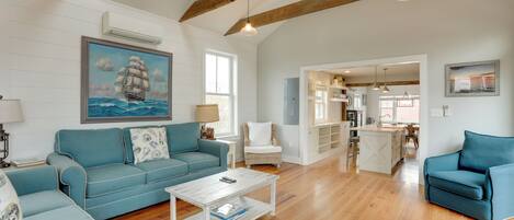 House (6 Bedrooms) | Interior