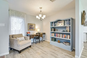 Interior - 6 Mi to Clear Lake: Family Home w/ Patio & Yard (Webster)