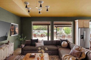 Televisión y oficina 