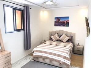 2 chambres, fer et planche à repasser, Wi-Fi, draps fournis