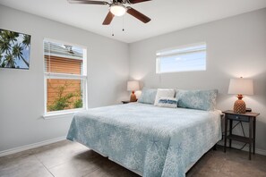 3 bedrooms, iron/ironing board, WiFi, bed sheets - New Summer Listing! Private Pool. (Port Aransas)