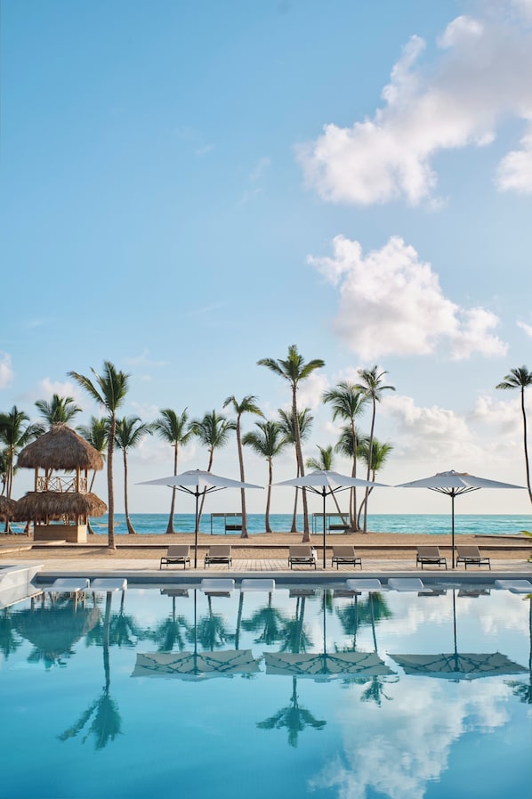 Outdoor pool, free cabanas, pool umbrellas