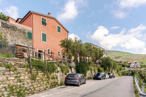 Exterior - House Sarvaega cozy rustic rooms surrounded by nature, sea view (Cogorno)