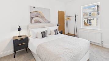 3 bedrooms, iron/ironing board, bed sheets