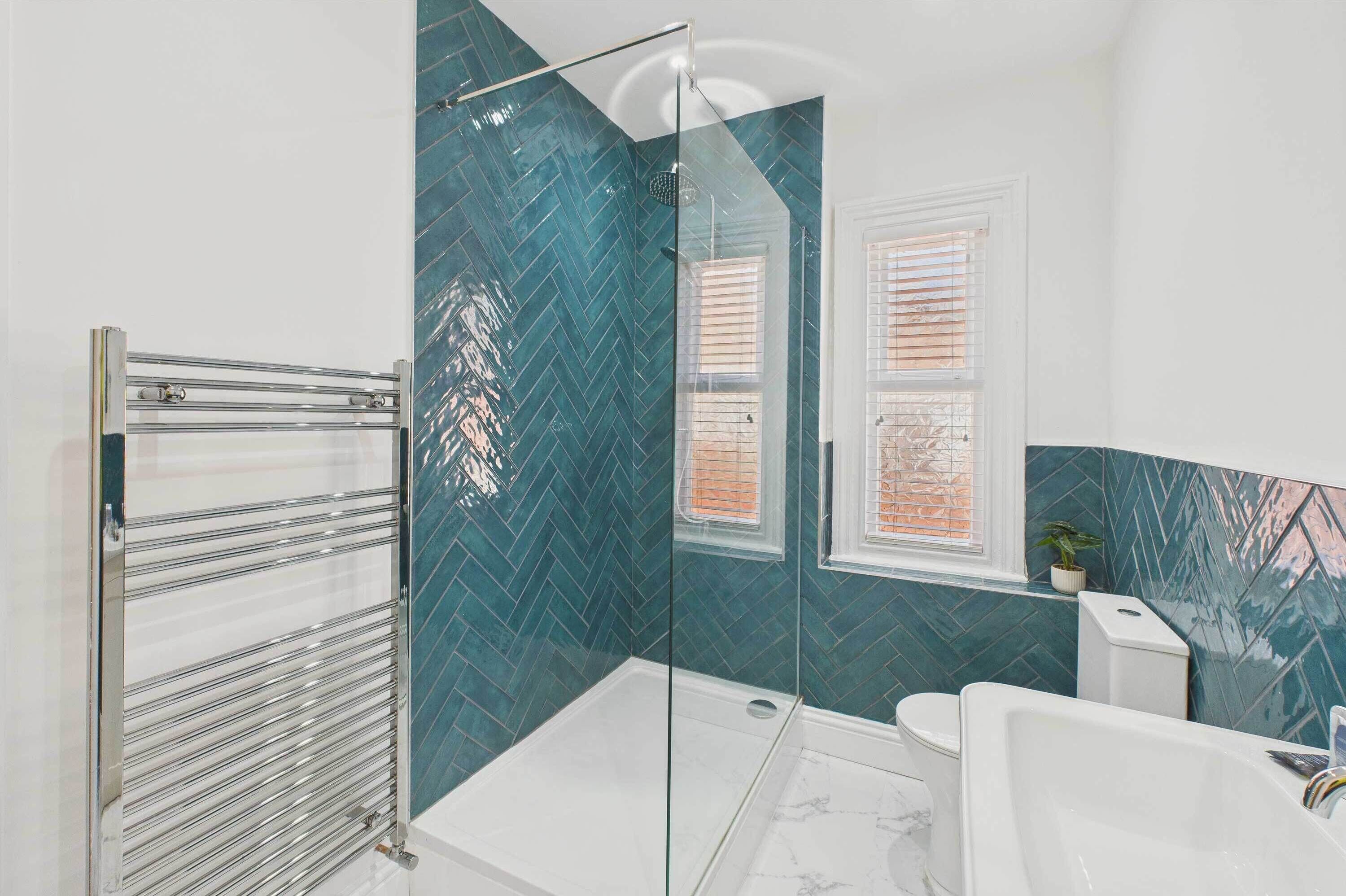 Shower, hair dryer, towels, shampoo