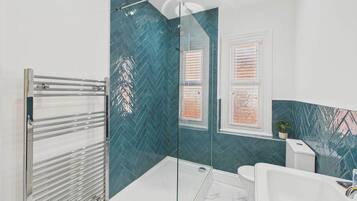 Shower, hair dryer, towels, shampoo