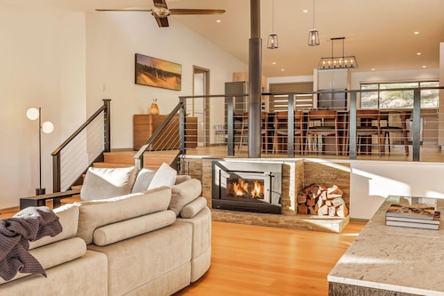 STYLISH AND CAPTIVATING 5 BEDROOM RURAL RETREAT WITH SWEEPING VIEWS