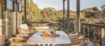 STYLISH AND CAPTIVATING 5 BEDROOM RURAL RETREAT WITH SWEEPING VIEWS