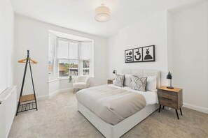 2 chambres, fer et planche à repasser, draps fournis