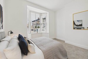 1 slaapkamer, een strijkplank/strijkijzer, wifi, beddengoed